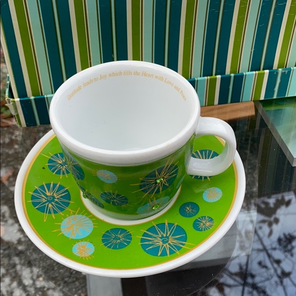 2 beautiful saucer and 2 tea cups - Picture 2 of 9